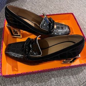 TORY BURCH in Box Rectangle Hard Loaf Pump 9.5
